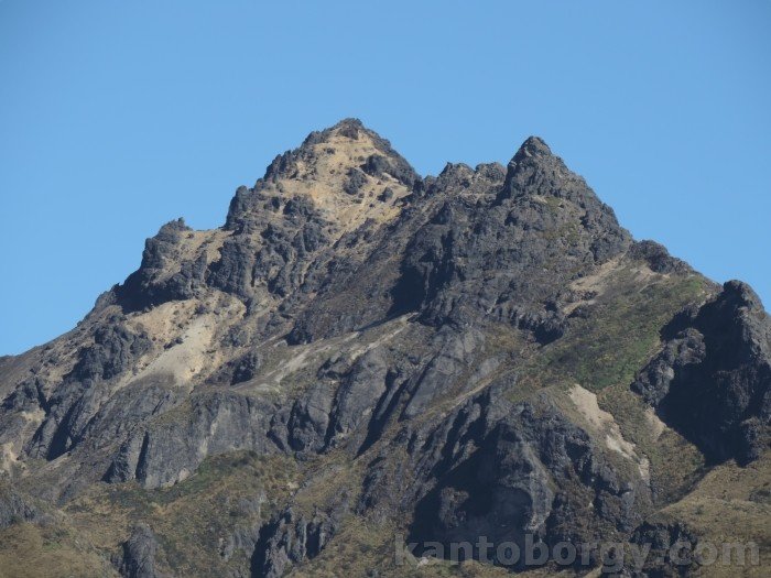 Ruco Pichincha: Rucu, el viejo Pichincha, 4698 msnm. conjunto de picos que constituyen el último vestigio de la caldera de este volcán. Latitud 00 12’ S, Longitud 780 38’ O Ruco Pichincha